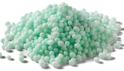 Pile of polymer coated nitrogen granules