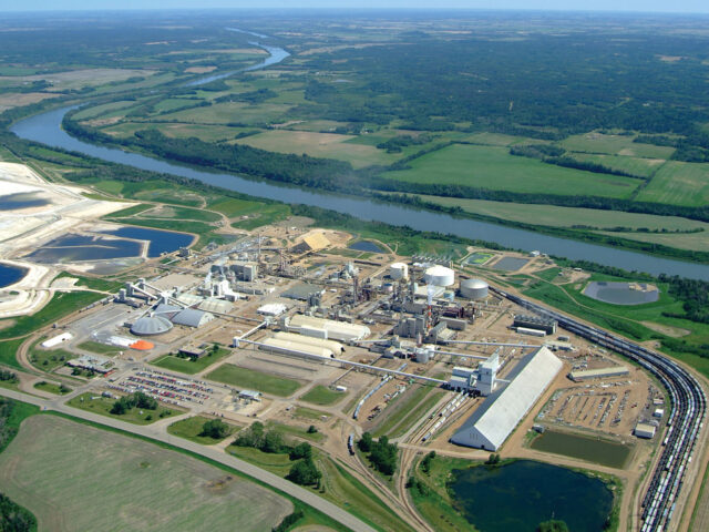Nutrien's Redwater nitrogen fertilizer production facility in Alberta. Source: Nutrien Media Portal (2006 Ron Garnett - AirScapes.ca)