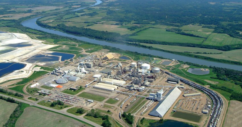 Nutrien's Redwater nitrogen fertilizer production facility in Alberta. Source: Nutrien Media Portal (2006 Ron Garnett - AirScapes.ca)